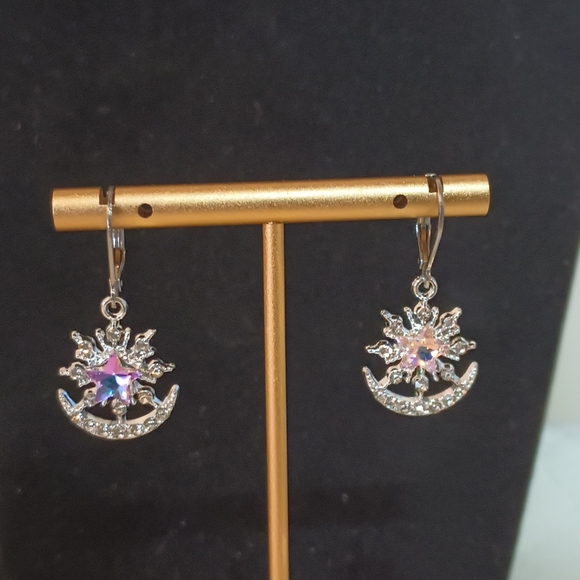 Lovely Rhinestone Charm Earrings So Pretty and Shimmering - Picture 7 of 15